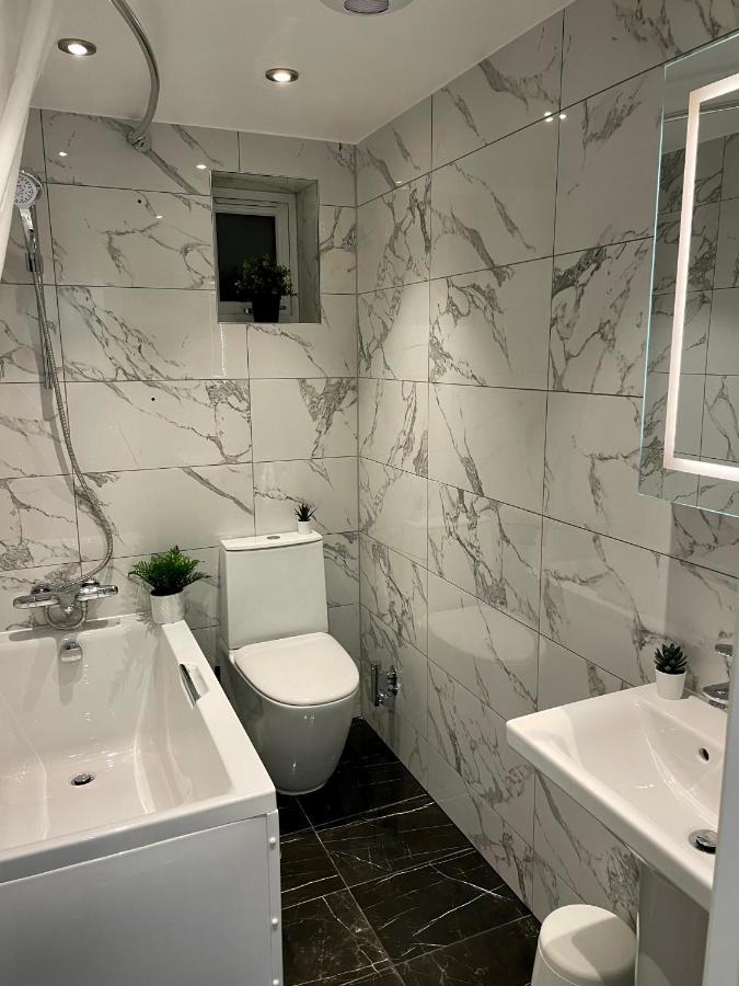 Smart/ Modern One Bedroom Flat 퓨어리 외부 사진